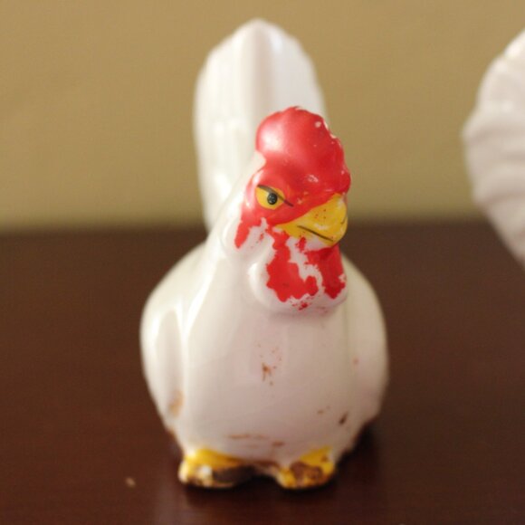 Vintage White Porcelain Hen and Rooster Salt & Pepper Shakers - Picture 8 of 14